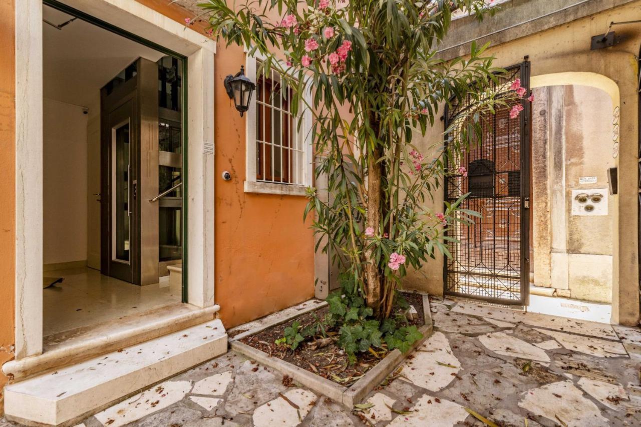 Ca' San Carlo Residence By Wonderful Italy Венеция Экстерьер фото